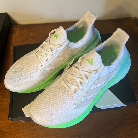 NWT ADIDAS Ultraboost 5X Women’s Running Shoes - Picture 5 of 8